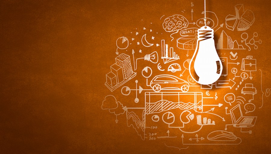 Agile marketing: 6 steps to succeed in 2021 - Lighbulb lightning with circuits in behind concept