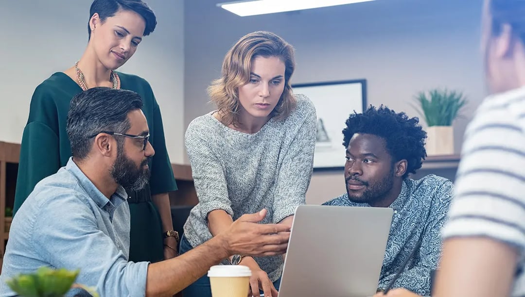 Creative team solving project problems in a group with use of artificial intelligence tools