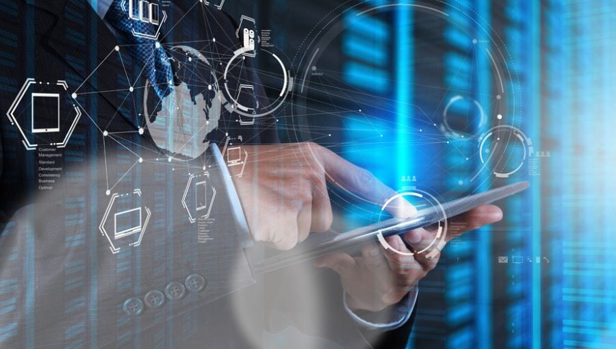 A quick guide to integrated marketing: marketing director using his tablet to manage integrated marketing process in his team